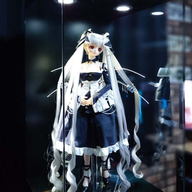 ショーケースラボ 「1/3キャストドール展示用フルオーダーケース」製作事例